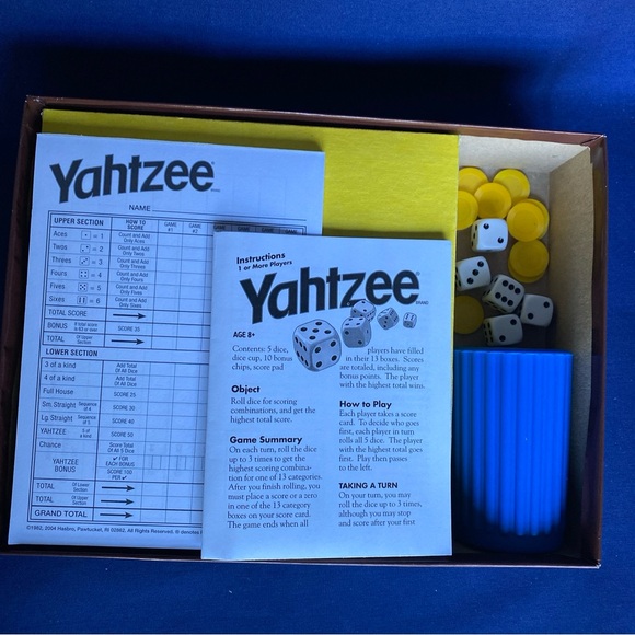 Yahtzee Classic Dice Game (2005) From Parker Brothers - Complete Set - Picture 5 of 8